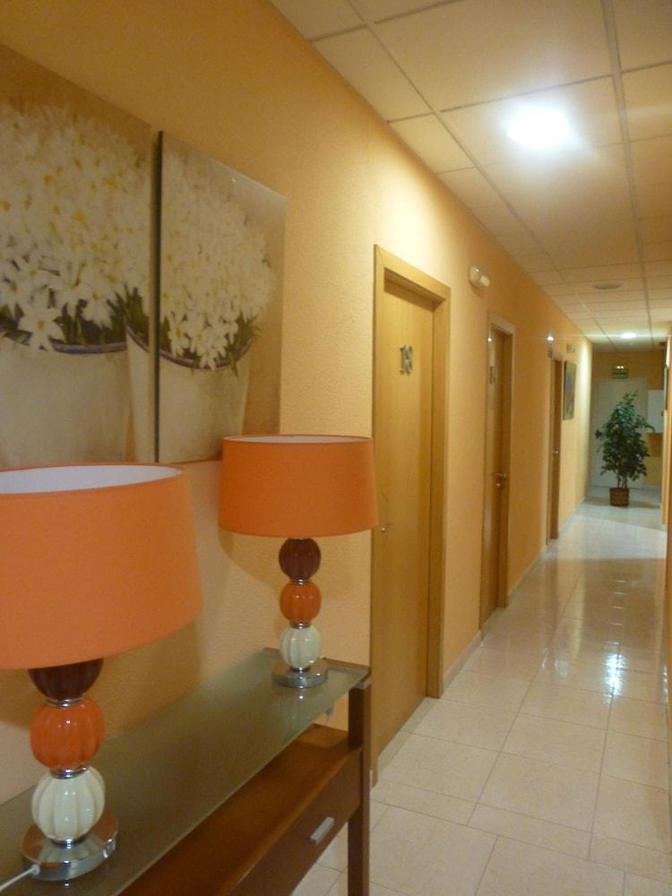 Hostal El Val Алькала-де-Энарес Экстерьер фото